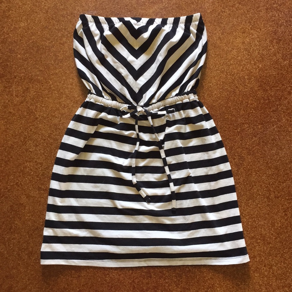 Women’s strapless stripped dress!